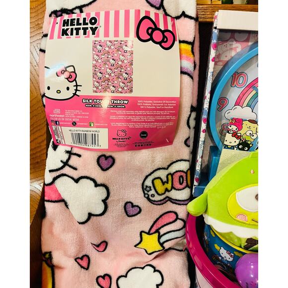 Hello kitty and friends Easter bundle with adorable 40 x 50 rainbow world throw - Picture 4 of 12